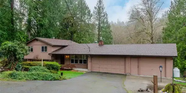 6696 Crest SE