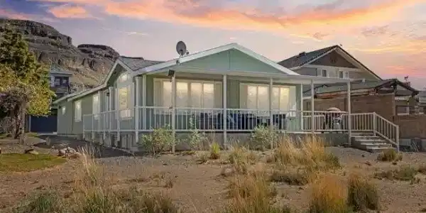 674 River SW