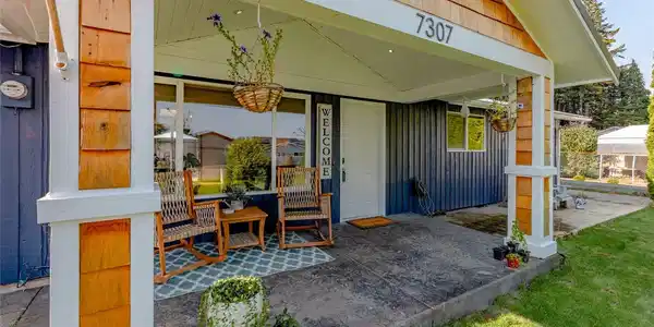 7307 Lakeside SW