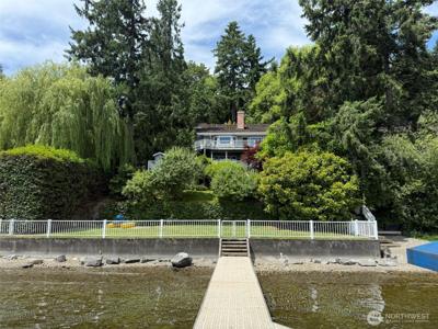 648 Lake Sammamish NE