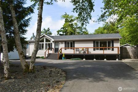 671 Duck Lake SE