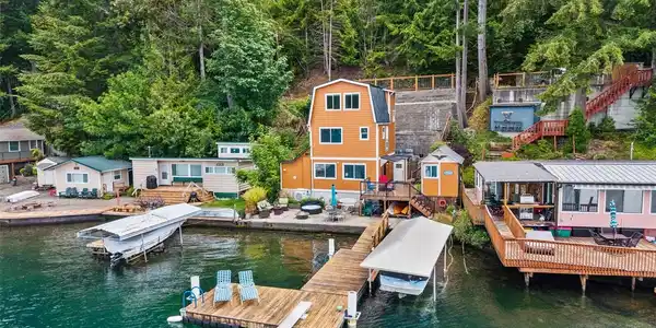 1119 Summit Lake Shore NW