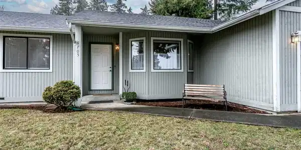 6705 195th E
