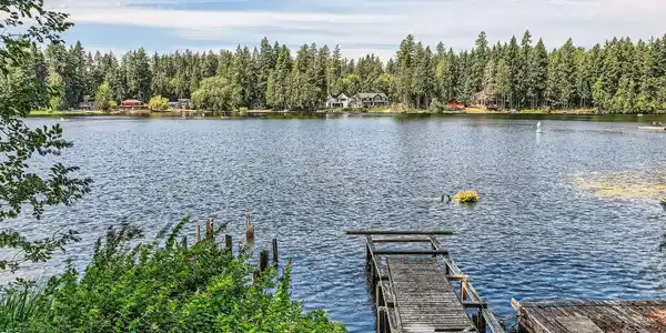 2317 Beaver Lake SE