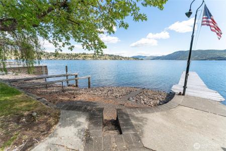 11194 Lakeshore