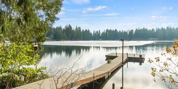 1515 Lakemoor Loop SW