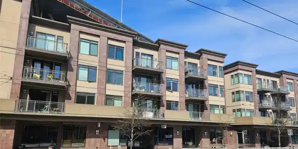 3217 Eastlake E