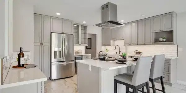 9715 Juanita
