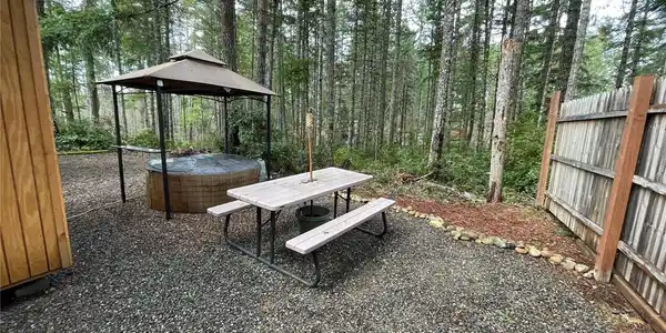 1320 Collins Lake