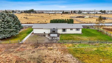 7589 Redmond NE