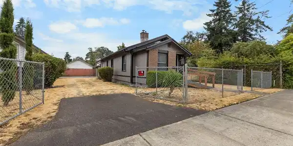14615 Portland SW