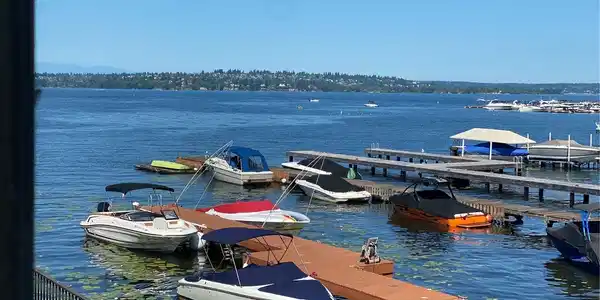 4561 Lake Washington NE