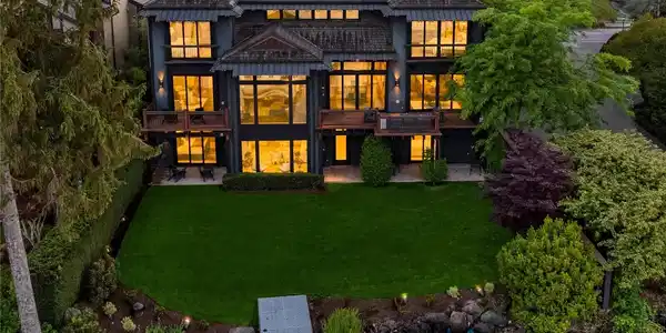 1104 Lakeside S