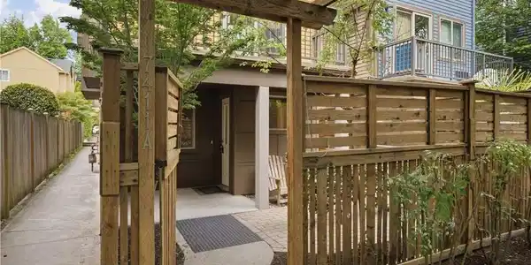 7411 4th NE