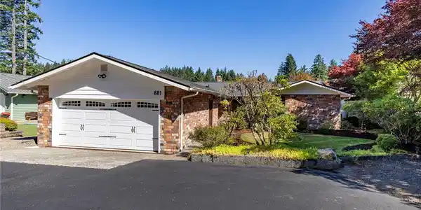 881 Ballantrae