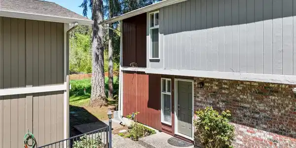 7401 Fairview SW