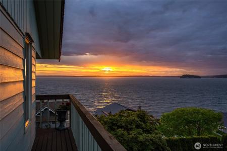 1035 Shorecrest