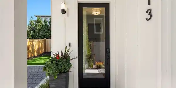 813 18th W