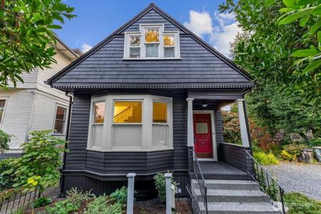 115 11th E