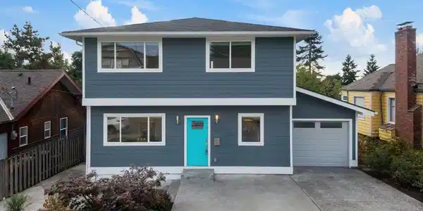 8829 8th NE