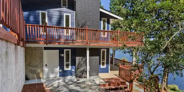 6431 Adams Log Cabin