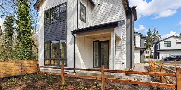 9016 124th NE