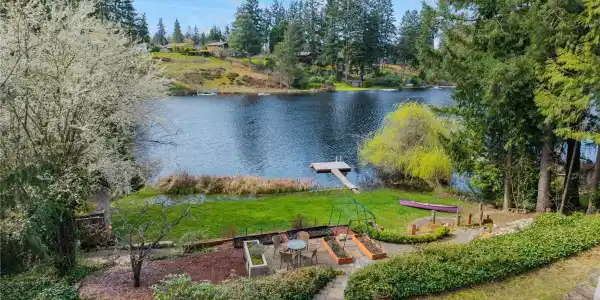 33331 Lake Holm SE