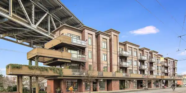 3217 Eastlake E