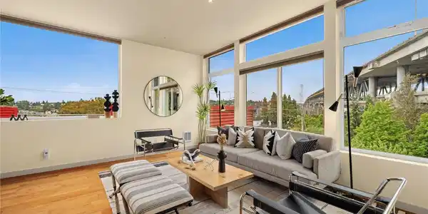 2960 Eastlake E
