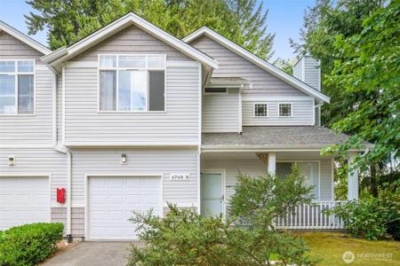 4748 Lakeshore SE