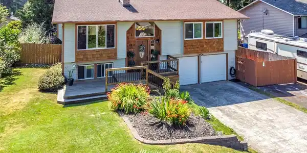 211th Avenue E