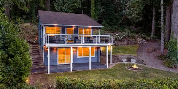 1006 Lake Roesiger