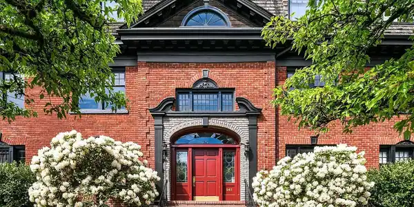 941 11th E