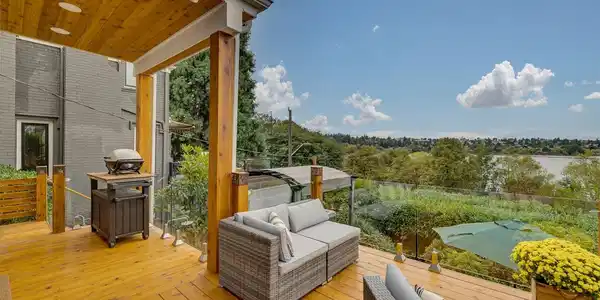 5822 Green Lake N