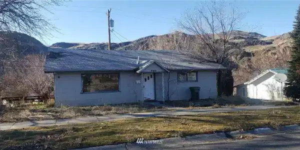 800 Fir Street