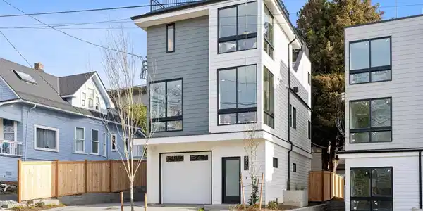 4026 5th NE