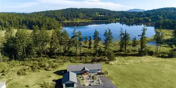 335 Woodpecker Lane