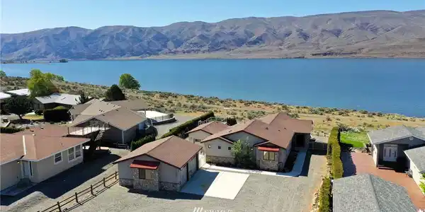 202 Desert Aire SW