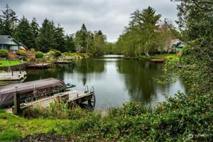 881 Duck Lake SE