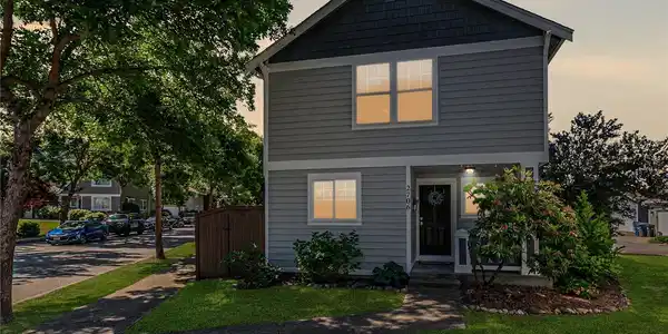 2706 9th SE