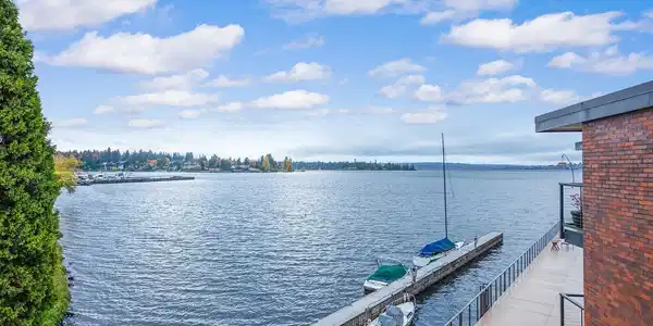 5535 Lake Washington NE