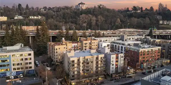 1550 Eastlake E