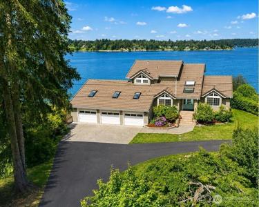 8827 Buttonwood NE