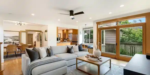 1843 41st E