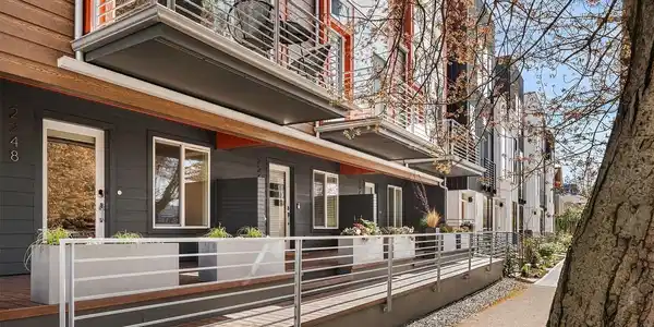 2248 Fairview E