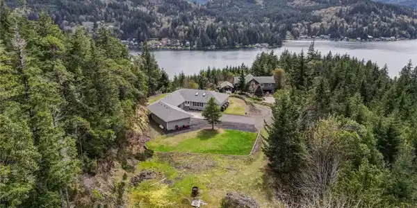 1940 Summit Lake Shore NW