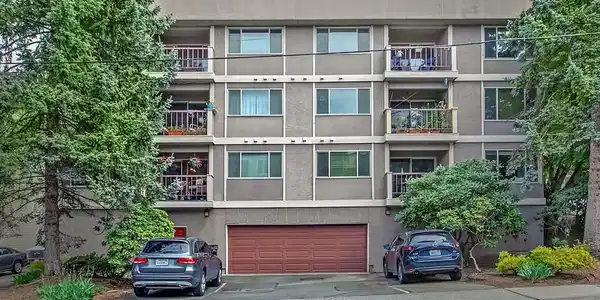 1324 W Emerson
