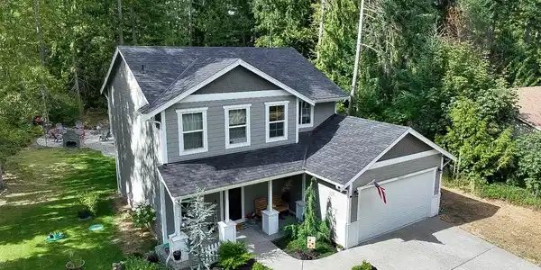 18643 Woodside SE