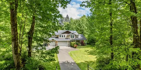 5215 Lake Bosworth Dr