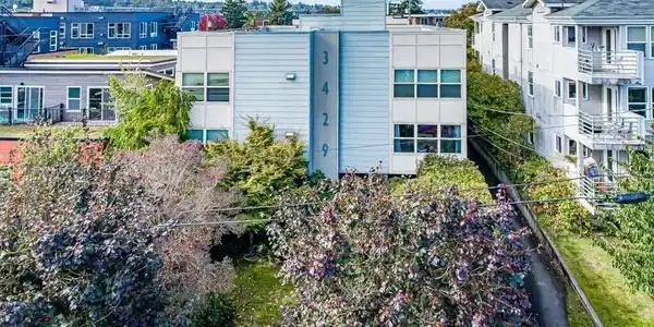 3429 Burke N
